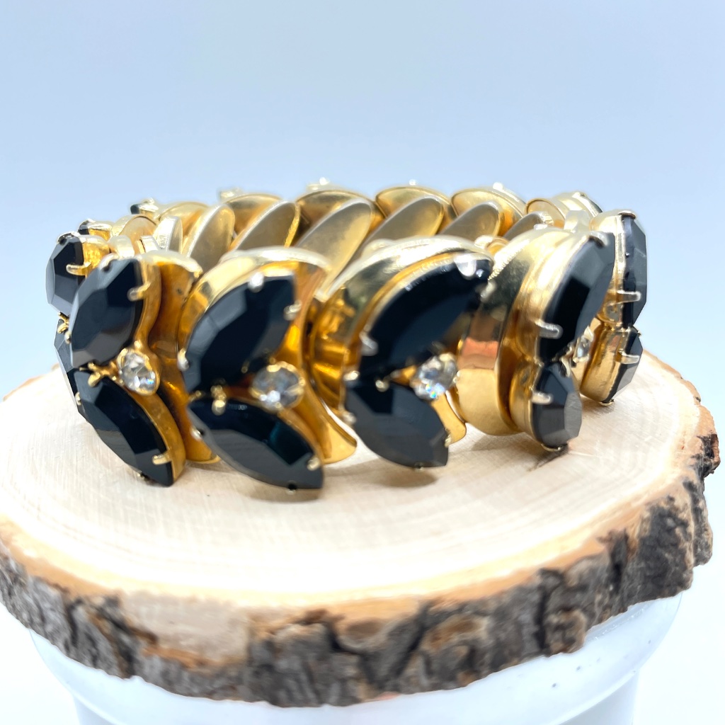 Hong Kong Vintage Rhinestone Expansion Bracelet 35$